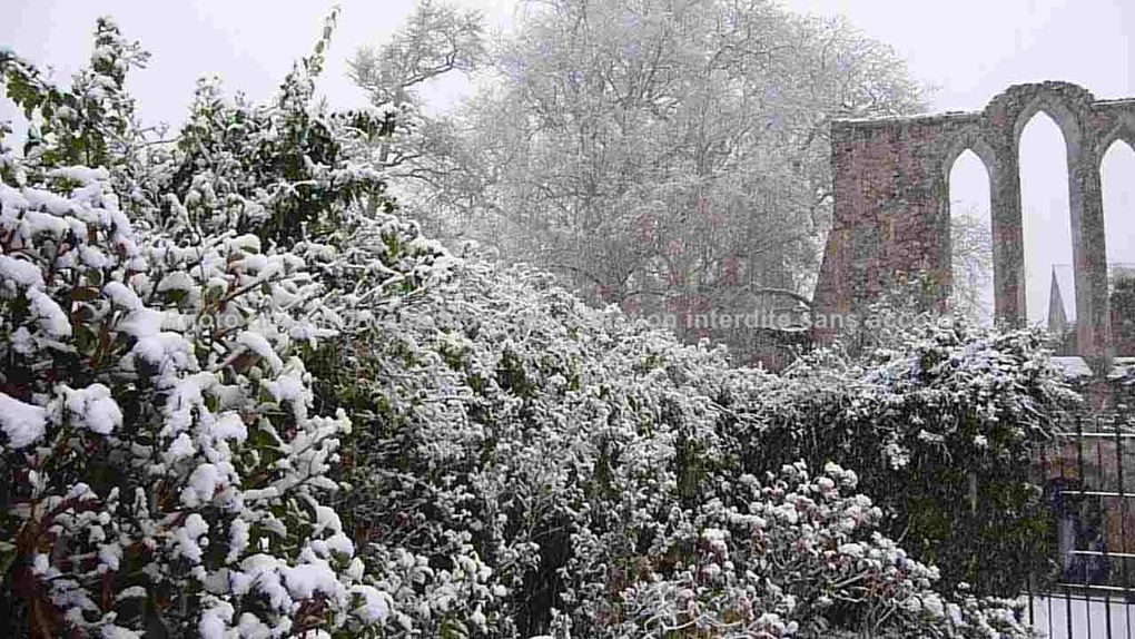 L'abbaye de Beauport le 1er décembre 2010 sous la neige. Mais les plus grosses chutes étaient encore à venir...