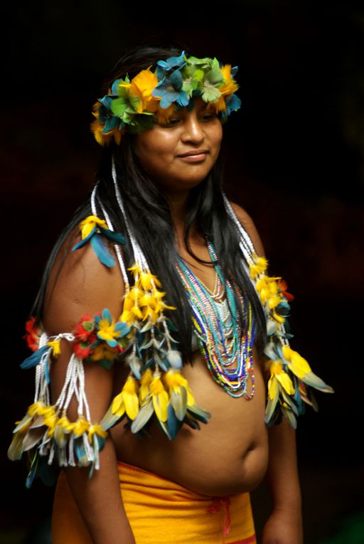 Je suis partie avec une équipe photo, trois ryder, un directeur artistique, un photographe et moi en assistante stylisme/ photo ainsi qu'une ethnologue qyui nous accueillient là bas, pour trois semaines dans une réserve indienne. Magnifique rencon