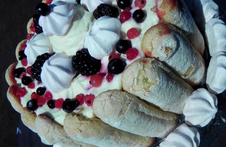 Charlotte chocolat blanc et fruits rouges