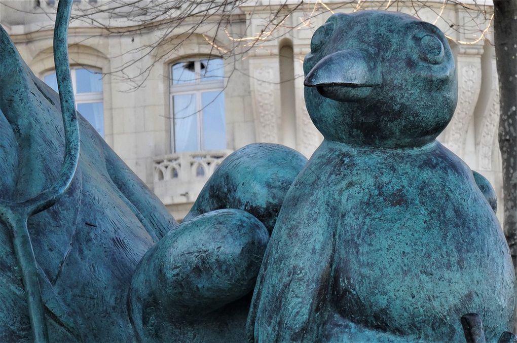 Geluck a Exposé ses chats gigantesques sur les quais à Genège 