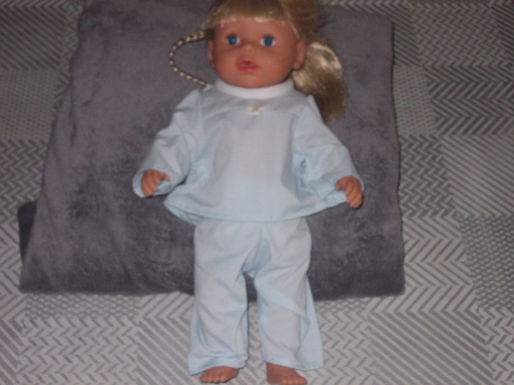 garde-robe pour la poupée de la petite-fille d'une amie 