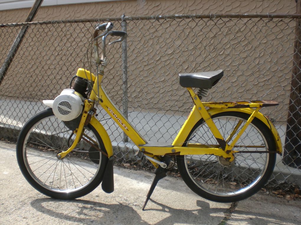 Leo's yellow 1974 Velosolex 4600 Orange County, NY, USA