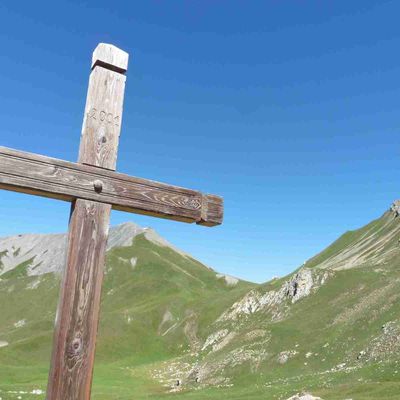 Le col du Bonnet du Prêtre (2461 m.).