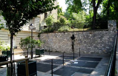 Jean Marais, Le passe-muraille (Place Marcel Aymé à Montmartre)