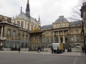 EN TOURISTES A PARIS
