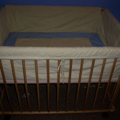 Parc en bois réglable 3 hauteurs + tout l'équipement