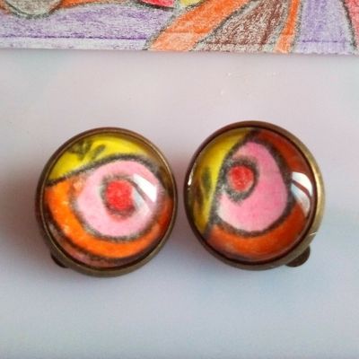 Clips boucles oreilles non percees,laiton bronze avec cabochons aquarelle peint artiste rouge rose orange jaune,cadeau fete anniversaire noel,le bijou pour tous,homme femme unisex,art portable contemporain