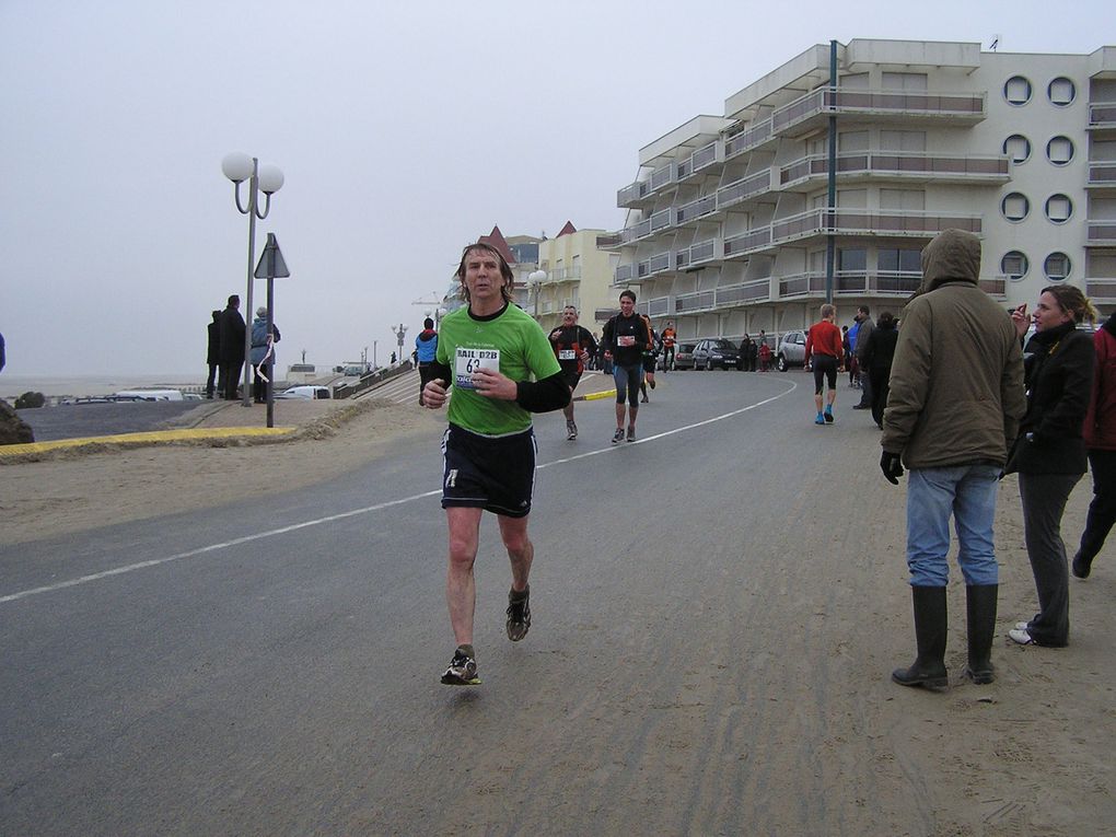 environ 150 photos du trail D2B entre Le Touquet et Berck Sur Mer, le 24 janvier 2010