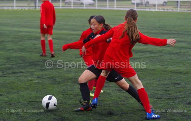 Le football féminin a fait son show au stade Laurent-Gerin