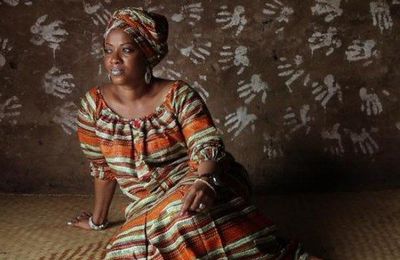  Camille Sarret nous livre un film documentaire sur l’excision en Côte d’Ivoire