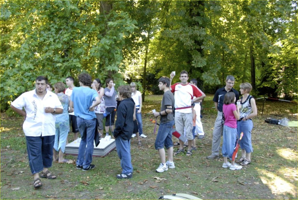 Journée Tir à l'Oiseau 2010/2011, assemblée générale de fin de saison et repas, le tout au Parc du Verger.