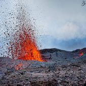 Les grondements du sol qui font vibrer mon coeur, Le levé d'un monde nouveau proche du bonheur.  Un grand merci au Piton De La Fournaise pour cette première  éruption de l'année 2021