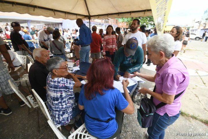 Asistencia masiva a las primarias opositoras se extendió hasta finales de la tarde en Carabobo (+Fotos)