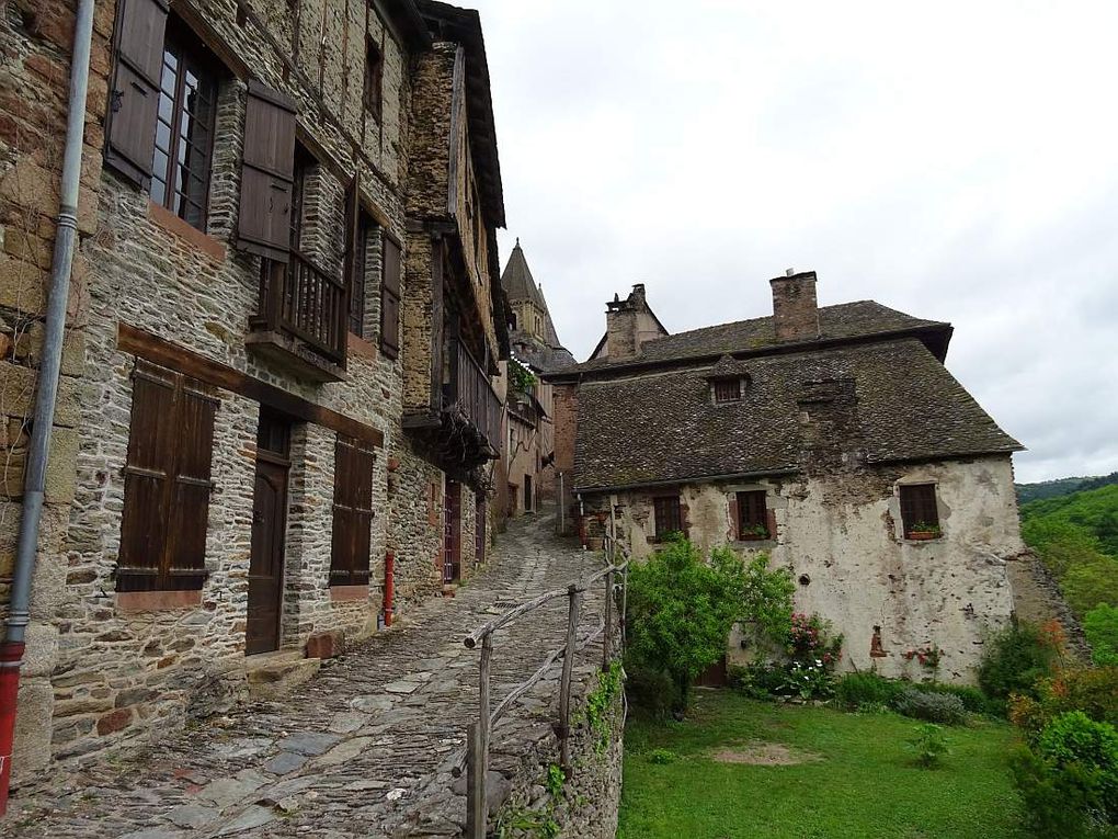 CONQUES joyau médiéval au coeur de la verdoyante vallée du Lot