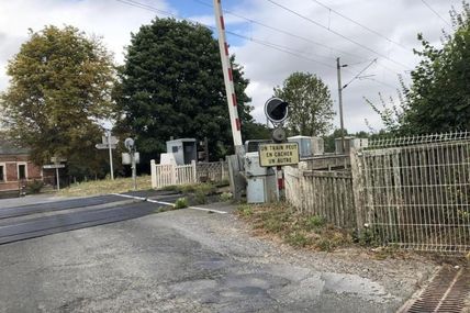 Le passage à niveau de Remaucourt fermé