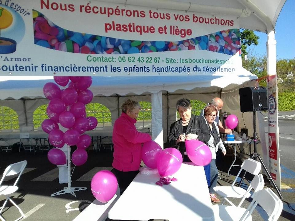 L'équipement et l'accueil sur le parking de Carrefour. Le cheminement de la rando