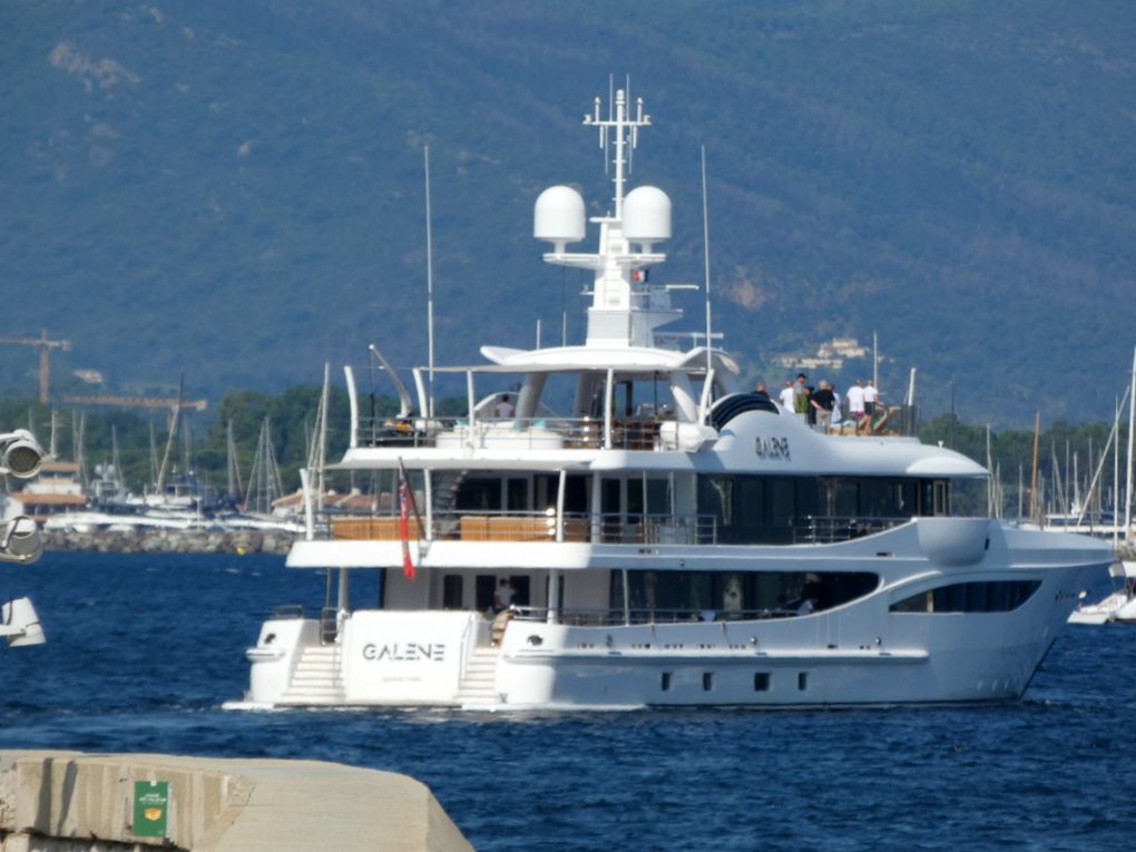 GALENE , a quai et appareillant du port de Saint Tropez le 01 juillet 2023