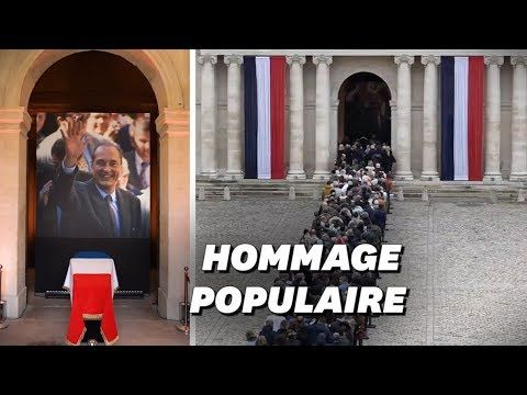 L'hommage populaire aux Invalides pour Jacques Chirac attire les foules