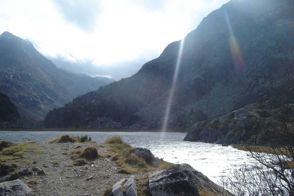 Le Montcalm et le Sullo, le pic de Sarrazi, le pic de la Soucarrane, l'étang de Peyregrand