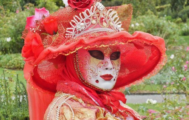 DERNIER REGARD SUR VALLOIRES ET SES DAMES ET MESSIEURS DU CARNAVAL DE VENISE 