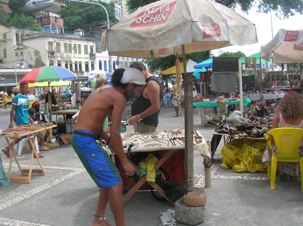 Souvenirs d'un peuple chaleureux, convivial et d'une grande beauté d'esprit, le meilleur carnaval de saveurs et de folies