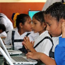 Inician el año escolar 2014 e inauguran aula de tecnología  en Centro educativo “ Victor Andres Belaunde” 