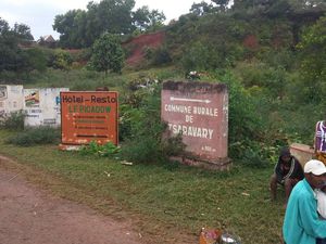 HSA se trouve sur la commune rurale de TSARAVARY. Nos amis AREHSAM prennent des mesures pour offrir un panneau signalétique à la petite commune