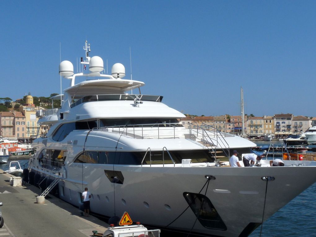 LUNA , a quai dans le port de Saint Tropez le 29 juillet 2017