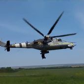 Deux hélicoptères ukrainiens en très très basse altitude : l'appui aérien dans la contre-offensive