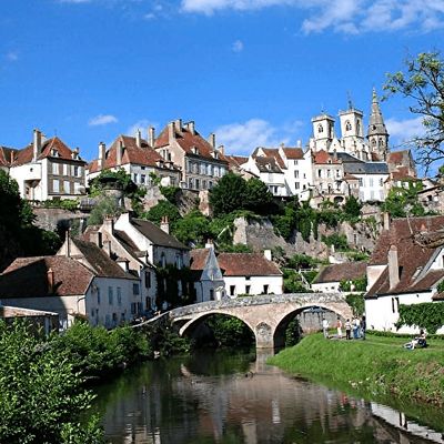 Semur en Auxois, un écrin de pierre au coeur tendre