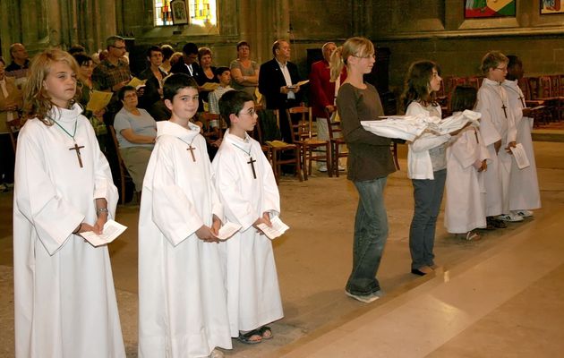 Messe animée par les jeunes de l'aumônerie et accueil de 2 nouvelles servantes d'autel