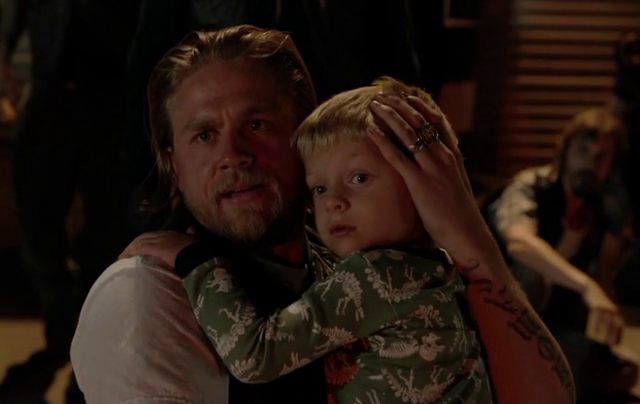 Critiques Series Sons Of Anarchy Saison 6 Episode 5 The Mad King Critiques Series Et Cine Actu Breaking News Ca Deborde De Potins
