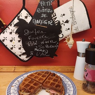 Gaufre au sarrasin, fourrée  saucisson à l’ail, du Petit Bistro de Mamigoz 
