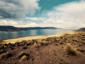 Sur la route de Puno et du Lac Titicaca, la traversée de l'Altiplano et ses immenses plateaux lumineux à 4500m d'altitude....