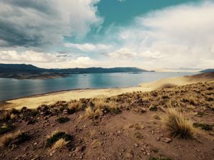 Sur la route de Puno et du Lac Titicaca, la traversée de l'Altiplano et ses immenses plateaux lumineux à 4500m d'altitude....