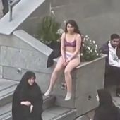 Iran : le courage de Ahou Daryaei, en sous-vêtements pour protester contre la réglementation vestimentaire