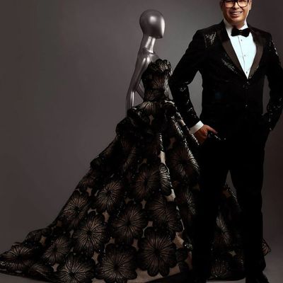 Douglas Tapia brilla en la serie Velvet y el reality de Telemundo Miss Universe Latina