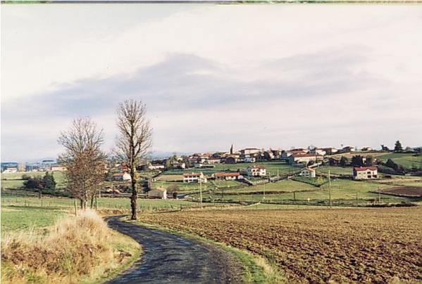 vue de Saint Georges Lagricol ainsi que son église.