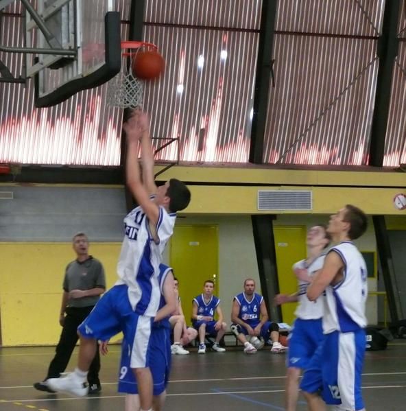 victoire des Seniors 2 sur US Le Trait - Yainville. Le CORE étrenne un nouveau jeu de maillots.