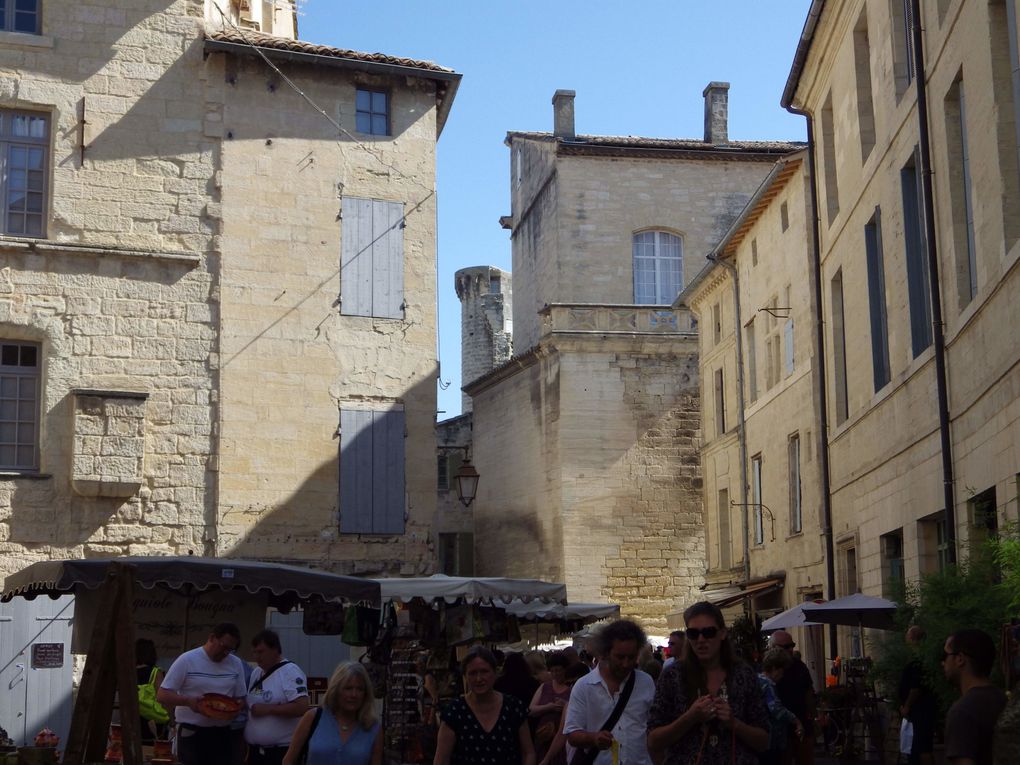 Un jour de marché à Uzès