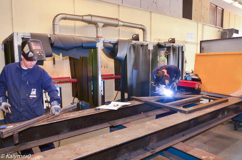 Mise en forme, perçage et assemblage des éléments de structure.