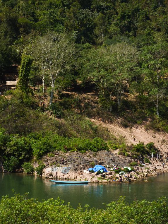 Montee vers le nord du nord du Laos pour se rapprocher de la Chine et voir ...