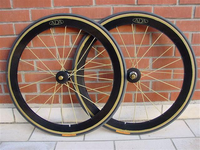 Des roues de tr&egrave;s haute qualit&eacute; dans la lign&eacute;e des Ligntweight mais d'une fabrication sign&eacute;e Cees Beers.<br /><br style="font-style: italic;" /><span style="font-style: italic;">Very high quality wheels as Lightweight line but signed by Cees Beers.</span>