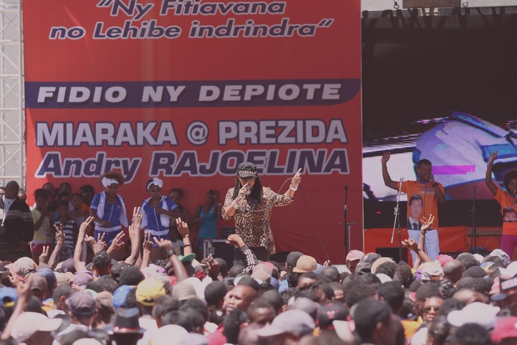 Coliseum d'Antsonjombe, 1er décembre 2013. Présentation officielle des  candidats députés du groupement MAPAR (Miaraka amin'ny Prezidà Andry Rajoelina). Photos : www.madagate.com