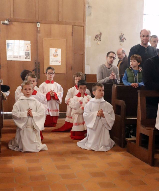 Messe de la Miséricorde et apéritif offert par la famille de Timy à l'occasion de sa première communion, le jour de Pâques.