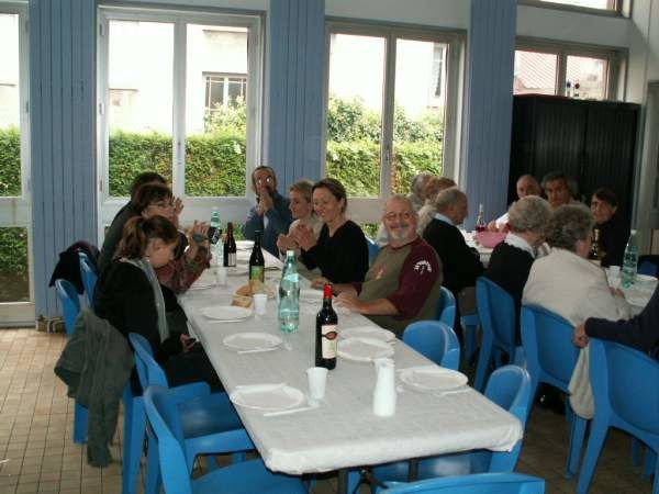 Octobre 2007 : repas de quartier organisé par l'Association des Habitants de Jacquard-Préfecture, en partenariat avec l'Amicale Laïque Chapelon et le Centre Musical Massenet. Merci à Bernard pour les photos ;-)