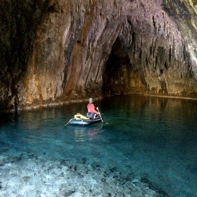 La rivière souterraine de Gournier : quelques brassées jusqu'à la salle Chevalier