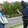 JPB - Une chaîne humaine défie l’interdiction de manifester