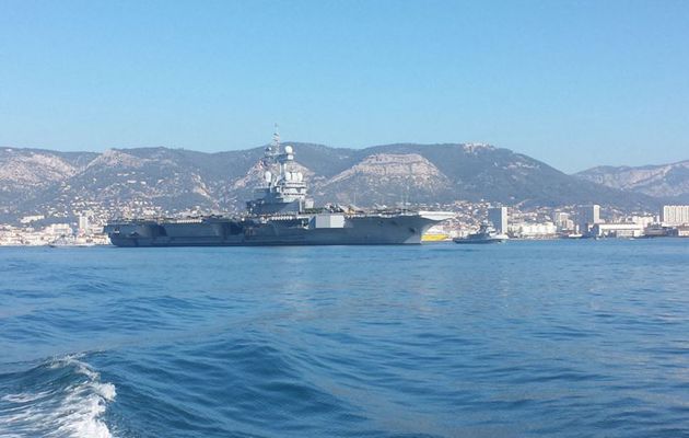Le porte-avions Charles de Gaulle a quitté Toulon (83) pour la Méditerranée orientale