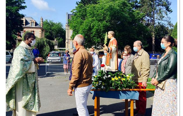 Retour en images sur l'installation de la statue de Saint Laurent.